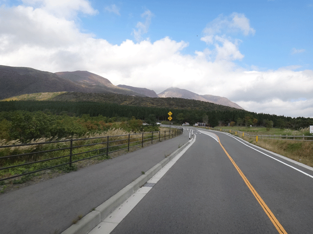 株式会社日食　国道４４２号線　大分県竹田市久住町　久住連山