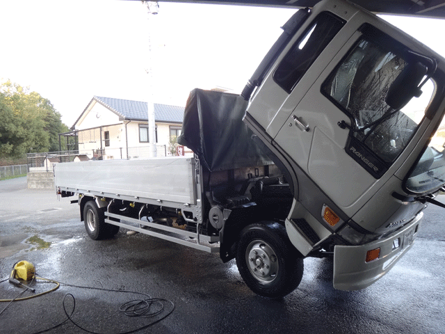 株式会社日食　トラック　日野自動車　レンジャー　洗車