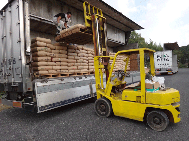 株式会社日食　山口県美祢市　２５年産　屑米　焼酎用　はい積み　はい崩し