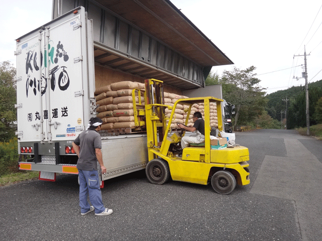 株式会社日食　山口県美祢市　２５年産　屑米　焼酎用　はい積み　はい崩し