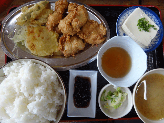 株式会社日食　今日のお昼ごはん　とり天定食　大盛り　６８０円　大分県杵築市山香町大字広石　立石山ドライブイン　国道１０号線沿い