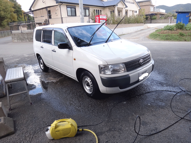 株式会社日食　トヨタ　プロボックス　洗車
