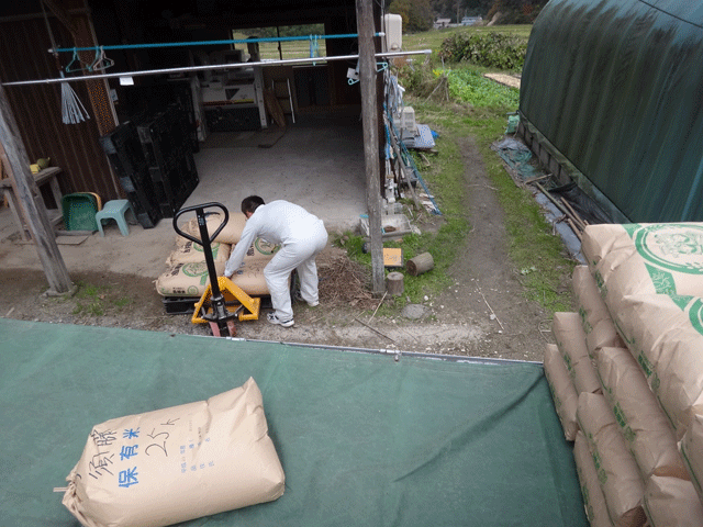 株式会社日食　２５年産　新米コシヒカリ　自信米ゴールド　福岡県博多駅前３丁目　鶴亀寿司　契約栽培米　島根県安来市広瀬町東比田　須藤昌裕さん