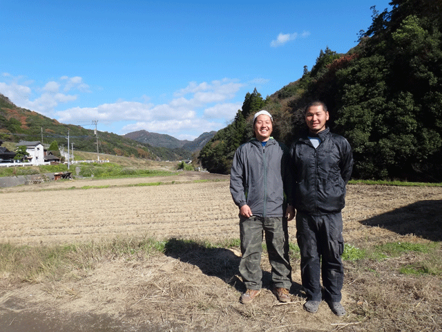 株式会社日食　生産農場ライスセンター　稲作屋　井上家　井上幸宏さん　井上国宏さん　大分県中津市本耶馬渓町西谷