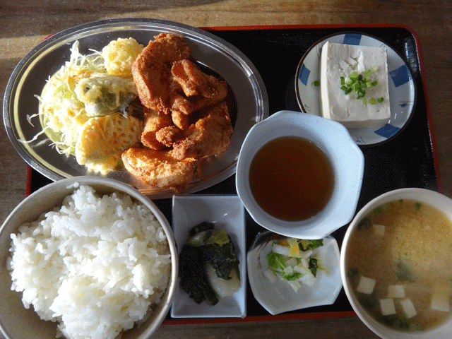 株式会社日食　今日のお昼ごはん　とり天定食　６５０円　大分県杵築市山香町大字広石　立石山ドライブイン　国道１０号線沿い