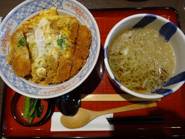 株式会社日食　今日のお昼ごはん　諏訪湖サービスエリア　中央自動車道　上り線　長野県諏訪市　信州そば処　そじ坊　カツ丼定食　１１８０円