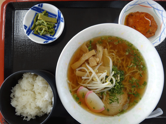 株式会社日食　道の駅はわい　レストランはわい　牛骨ラーメンセット　今日のお昼ごはん