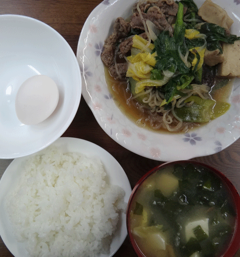 株式会社日食　今日のお昼ごはん　ごはん　味噌汁　すき焼き