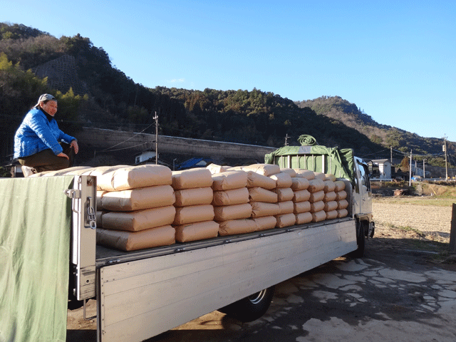 株式会社日食　生産農場ライスセンター　稲作屋　井上家　大分県中津市本耶馬渓町西谷　井上幸宏さん　井上国宏さん　産地特選米　あきさかり　あきさやか　姫ごのみ