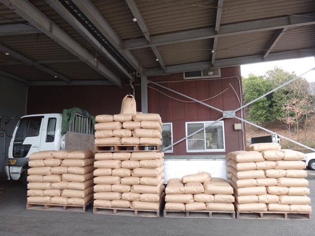 株式会社日食　生産農場ライスセンター　稲作屋　井上家　大分県中津市本耶馬渓町西谷　井上幸宏さん　井上国宏さん　産地特選米　あきさかり　あきさやか　姫ごのみ