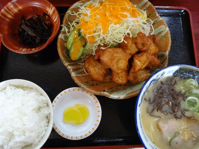 株式会社日食　今日のお昼ごはん　日替わり　唐揚げ定食　まるきよ亭ラーメン　熊本県熊本市西区松尾町上松尾