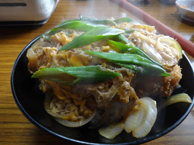 株式会社日食　大分県中津市本耶馬渓町跡田　次郎長　川部精肉店　カツ丼　７００円