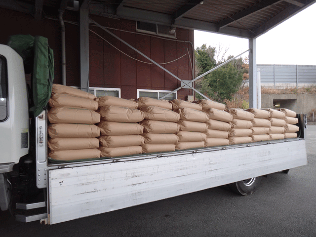 株式会社日食　生産農場ライスセンター　稲作屋　井上家　大分県中津市本耶馬渓町西谷　井上幸宏さん　井上国宏さん　産地特選米　あきさやか