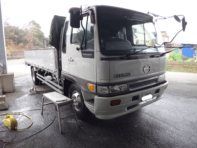 株式会社日食　トラック　日野自動車　レンジャー　洗車
