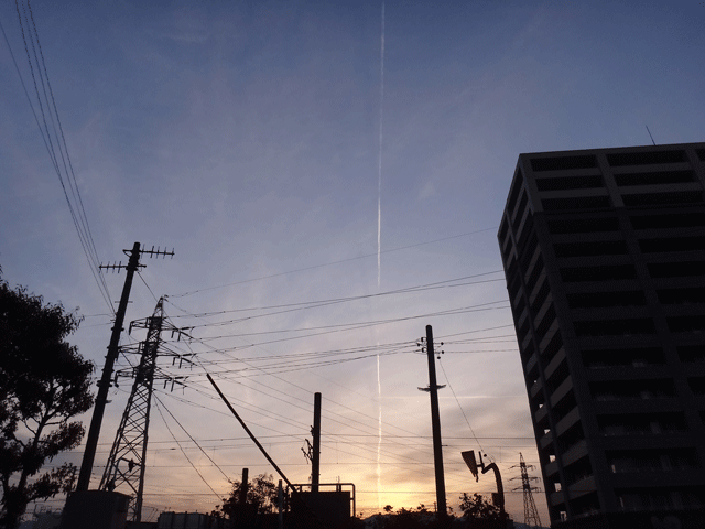 株式会社日食　飛行機雲