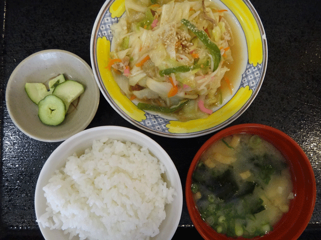 株式会社日食　今日のお昼ごはん　道の駅竜北　熊本県八代郡氷川町大野　農村レストラン　ごはん　味噌汁　野菜炒め