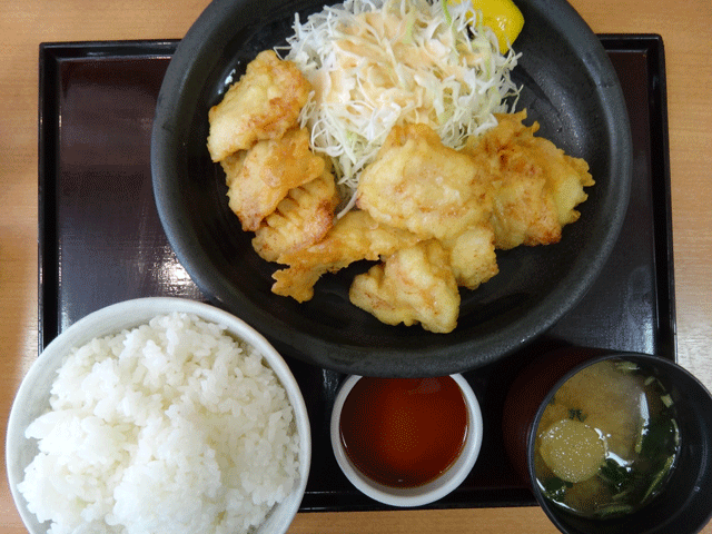 株式会社日食　今日のお昼ごはん　九州道　鞍手ＰＡ　下り線　福岡県鞍手郡鞍手町　とり天定食（大）　７９０円