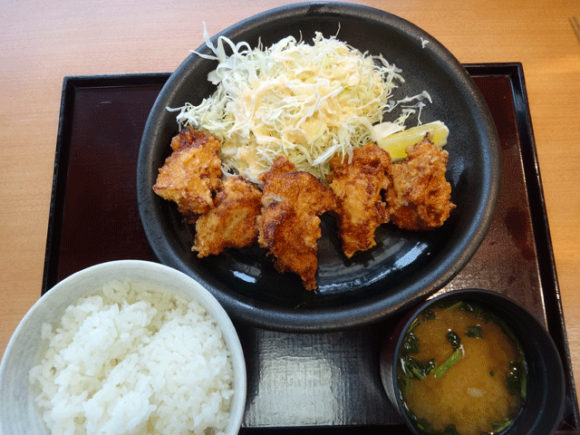 株式会社日食　今日のお昼ごはん　九州道　鞍手ＰＡ　下り線　福岡県鞍手郡鞍手町　唐揚げ定食　７００円