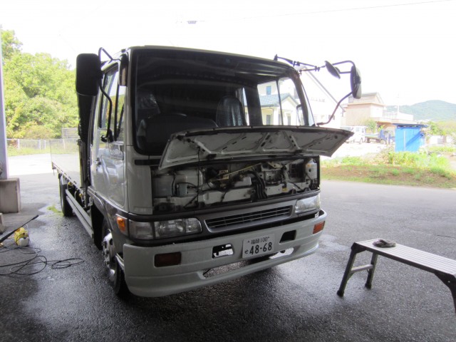 コメショウ　トラック　日野レンジャー　洗車