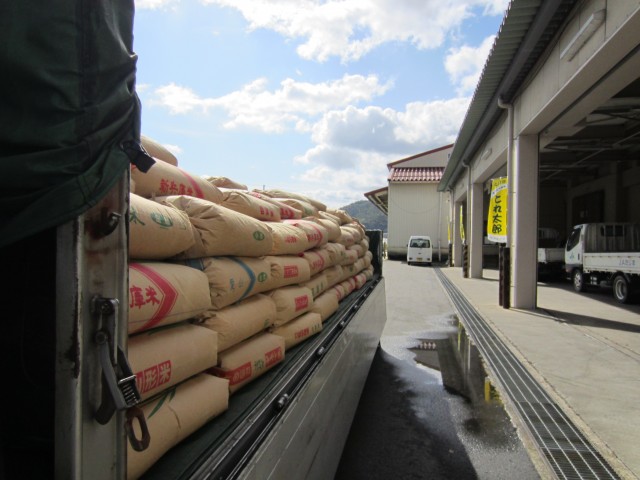 コメショウ　ＪＡたじま　村岡倉庫　屑米の積み込み　兵庫県美方郡香美町村岡区