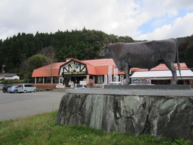 コメショウ　道の駅　村岡ファームガーデン　但馬牛のオブジェ