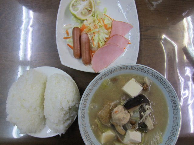 コメショウ　今日のお昼ごはん　具だくさん味噌汁