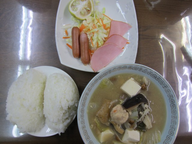 コメショウ　今日のお昼ごはん　具だくさん味噌汁