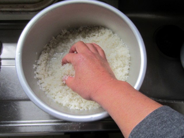 コメショウ　炊飯試験　洗米