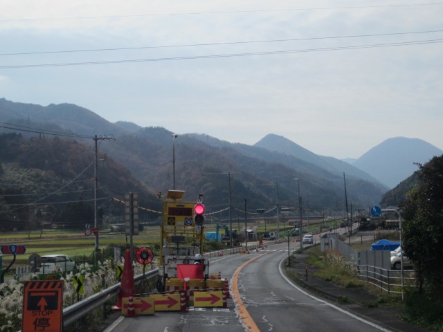 国道９号線　道路工事　片側交互通　　島根県鹿足郡津和野町　コメショウ