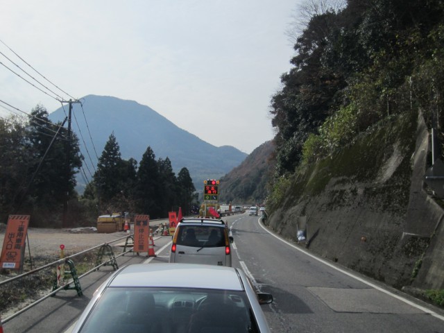 国道９号線　道路工事　片側交互通行　島根県鹿足郡津和野町　コメショウ