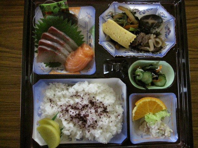 今日のお昼ごはん　活鮮ストアー　六日市店　お弁当　島根県鹿足郡吉賀町六日市　コメショウ