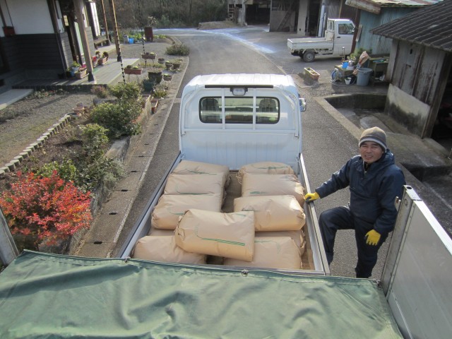 コメショウ　米積み　大分県杵築市山香町　佐藤寿さん