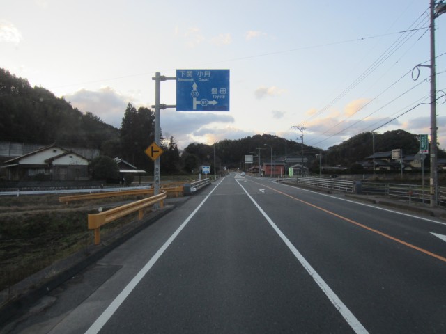 コメショウ　山口県美祢市　県道３３号線