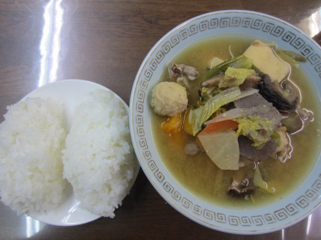 コメショウ　今日のお昼ごはん　ごはん　具だくさん味噌汁
