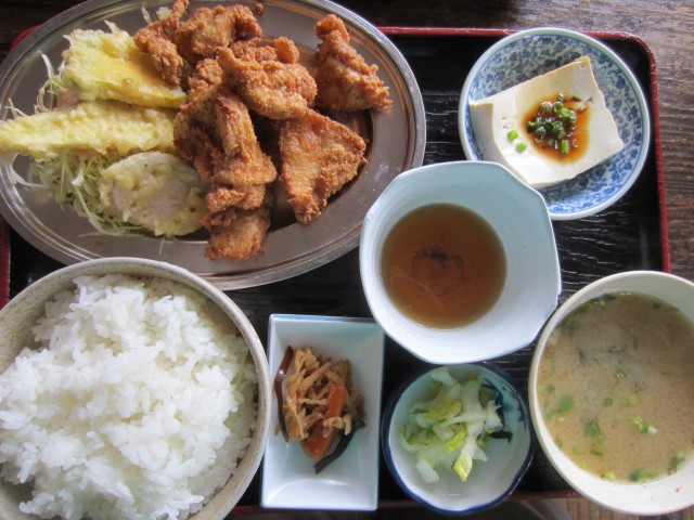 立石山ドライブイン　とり天定食　コメショウ　今日のお昼ごはん