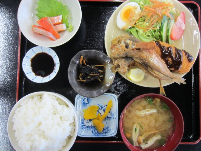 今日のお昼ごはん　鳥取県岩美郡岩美町大岩　 大岩食堂　今日の魚定食