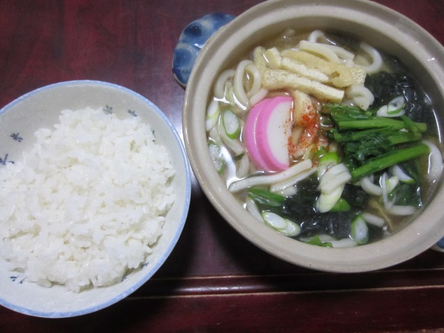 コメショウ　今日のお昼ごはん　半搗き米ごはん　鍋焼きうどん