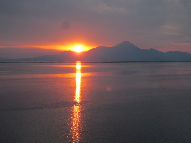 コメショウ　国道５０１号線　熊本県熊本市松尾町　有明海と島原半島・雲仙　夕日