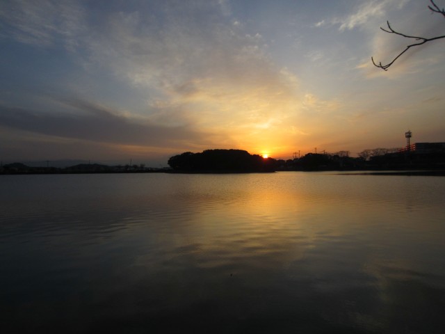 福岡県粕屋郡粕屋町　駕与丁 公園　コメショウ　夕日