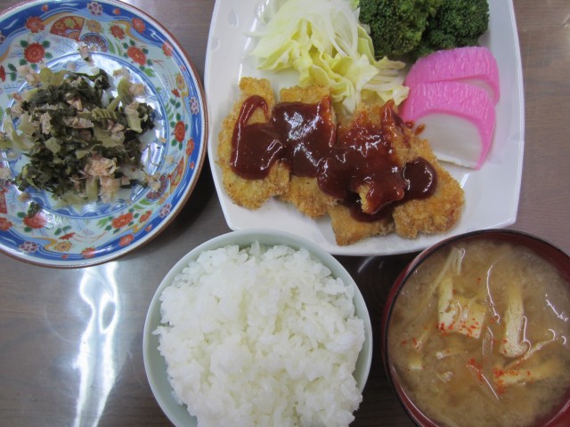コメショウ　今日のお昼ごはん　ごはん　産地特選米　とんかつ　高菜漬け