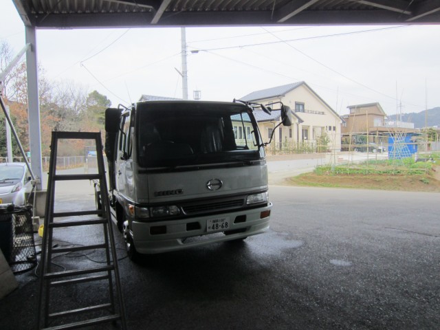 コメショウ　日野自動車　ライジングレンジャー　洗車