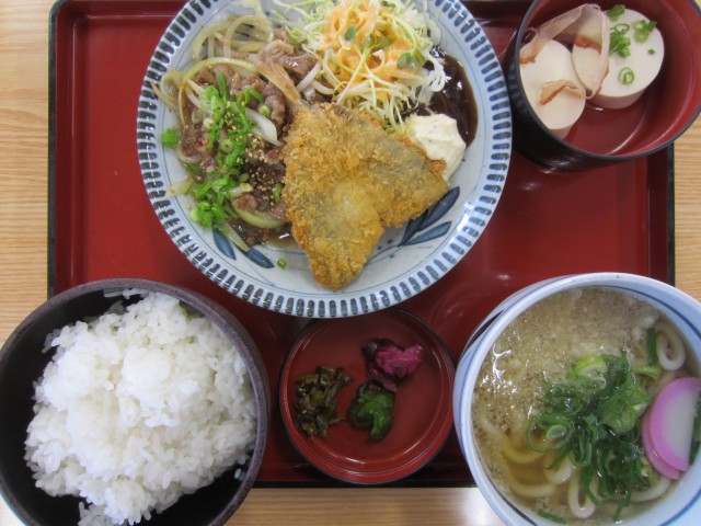 めし勝小川店　熊本県宇城市小川町　コメショウ　今日のお昼ごはん　日替わり定食