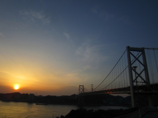 コメショウ　兵庫県但馬へ　関門橋　夕日