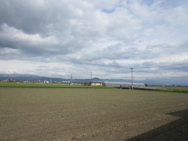 Ｈ２４　４／２０　熊本県熊本市東区画図町　田んぼの風景　コメショウ