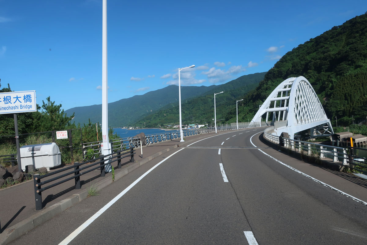 株式会社日食　牛根大橋　国道２２０号線　鹿児島県鹿児島市黒神町　鹿児島県垂水市牛根麓