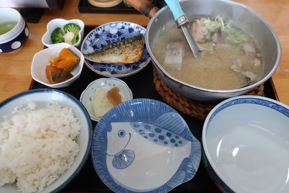 株式会社日食 今日のお昼ごはん たら汁街道 ひまつぶし 富山県下新川郡朝日町境662 たら汁定食 1180円