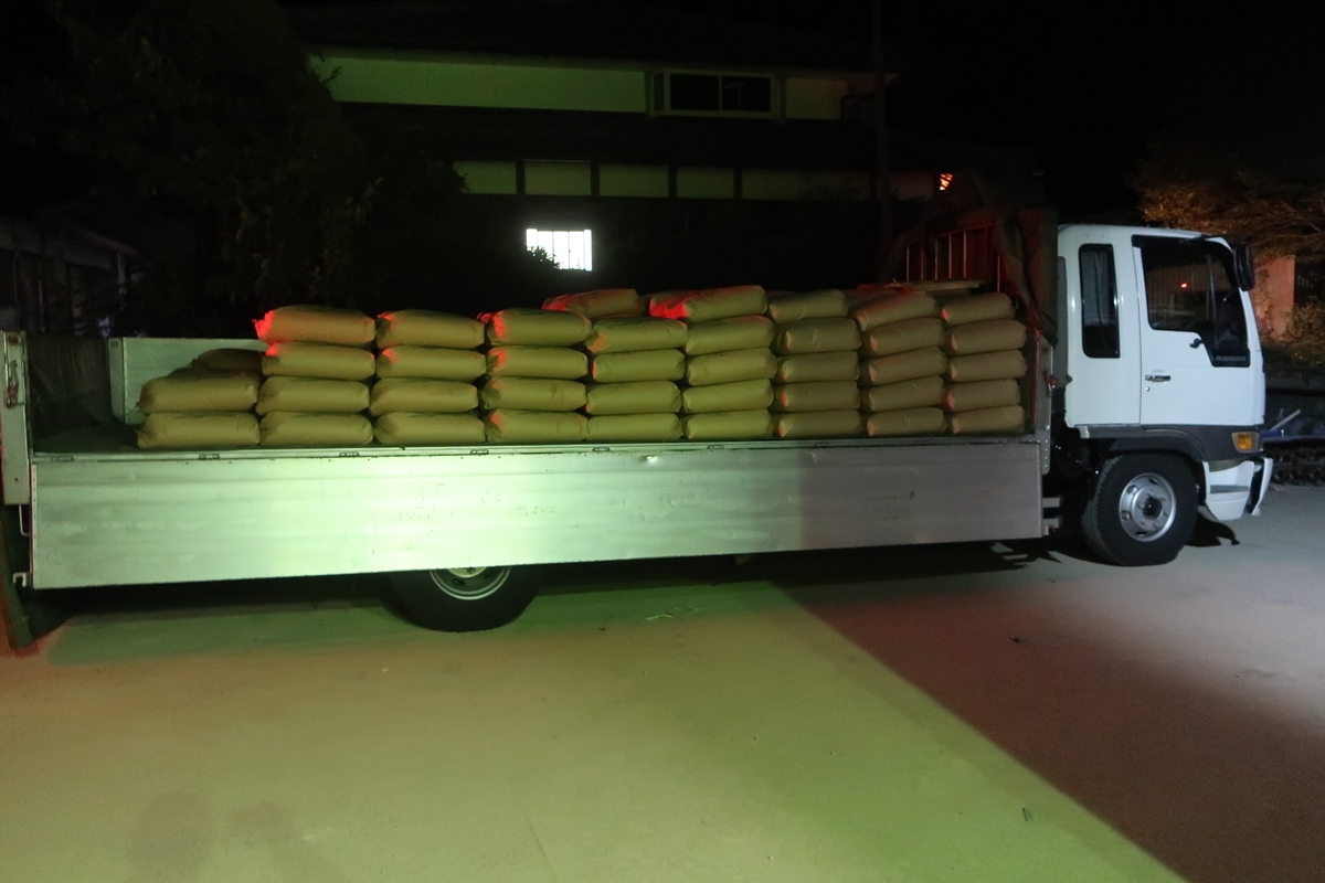 株式会社日食 福岡県糟屋郡須恵町大字植木831番地 食味にこだわり過ぎる変態米屋 株式会社愛らん農園 熊本県天草市河浦町 産地特選米 令和4年産 新米 にじのきらめき 歓喜の風